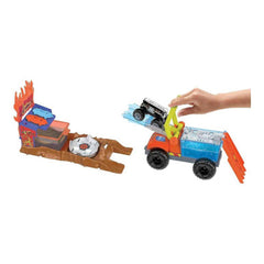 Hot Wheels Monster Trucks Arena Smashers Water Blast Color Shifters Playset | MTHWHPN73