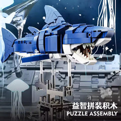 MJI، مجموعات بناء إبداعية بتصميم ليغو، مجموعة مكعبات بناء سمكة قرش آلية، 687 قطعة مع قاعدة | MJI-13054