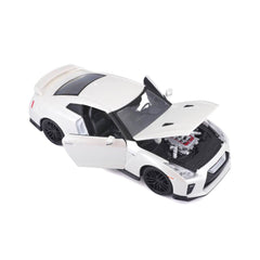 Bburago Nissan GT-R 2017 1:24 Die-Cast Model Car - White | 18-21082W