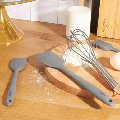 Karaca Pastry 4Pcs Cake Preparation Set – L Spatula (20.6×4.1cm) – S Spatula (25.2×5.4cm) – Whisk (21×3.5cm) – Brush |  153.03.06.7342