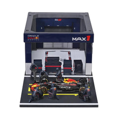Bburago Oracle Red Bull Racing RB21 #1 Max Verstappen Pit Pass 1:43 Die-Cast Model Set | 18-38459V