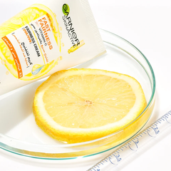 Garnier Skin Active Fast Bright Day Cream with 3x Vitamin C and Lemon, UVA/UVB Protection 50ml