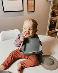 Twistshake Bib 4+m Pastel Grey White | 78597