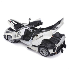 Bburago Ferrari FXX-K Evo #70 1:18 Die-Cast Model Car - White
